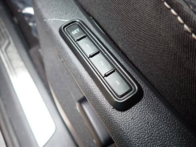 Used 2022 Volkswagen Atlas SEL R-Line AWD/4WD image 15