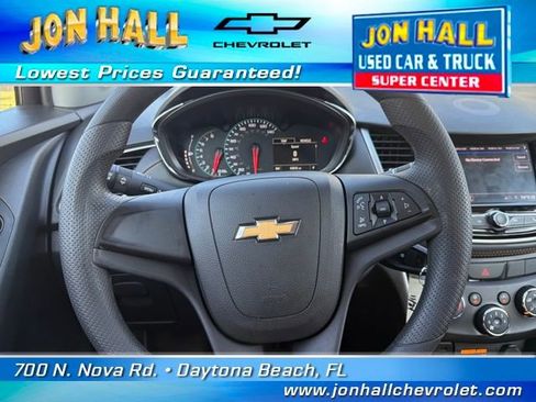 Used 2022 Chevrolet Trax LS image 18