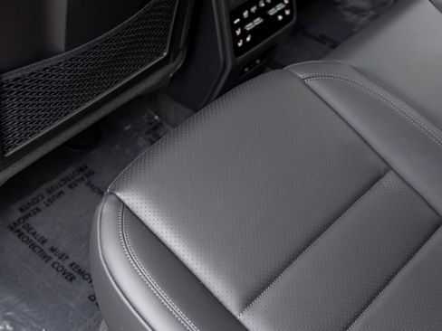 New 2025 Porsche Macan Electric image 40