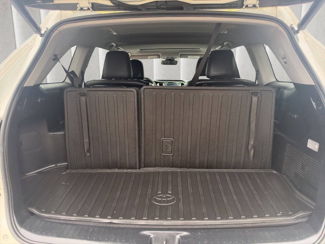 Used 2018 Toyota Highlander SE AWD/4WD image 14