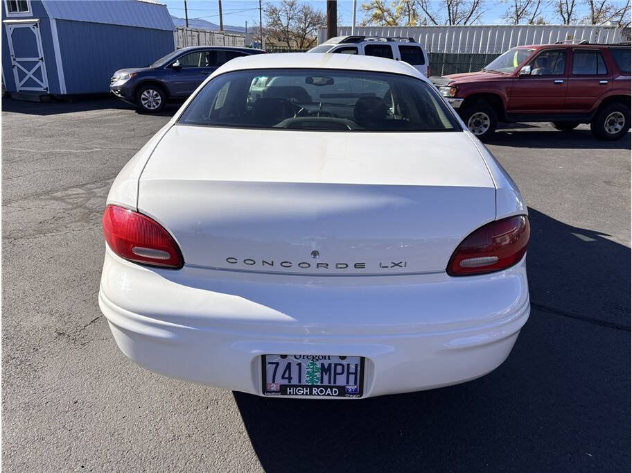 Used 2000 Chrysler Concorde LXi FWD image 4