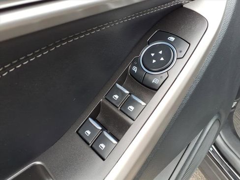 Used 2023 Ford Explorer XLT image 11