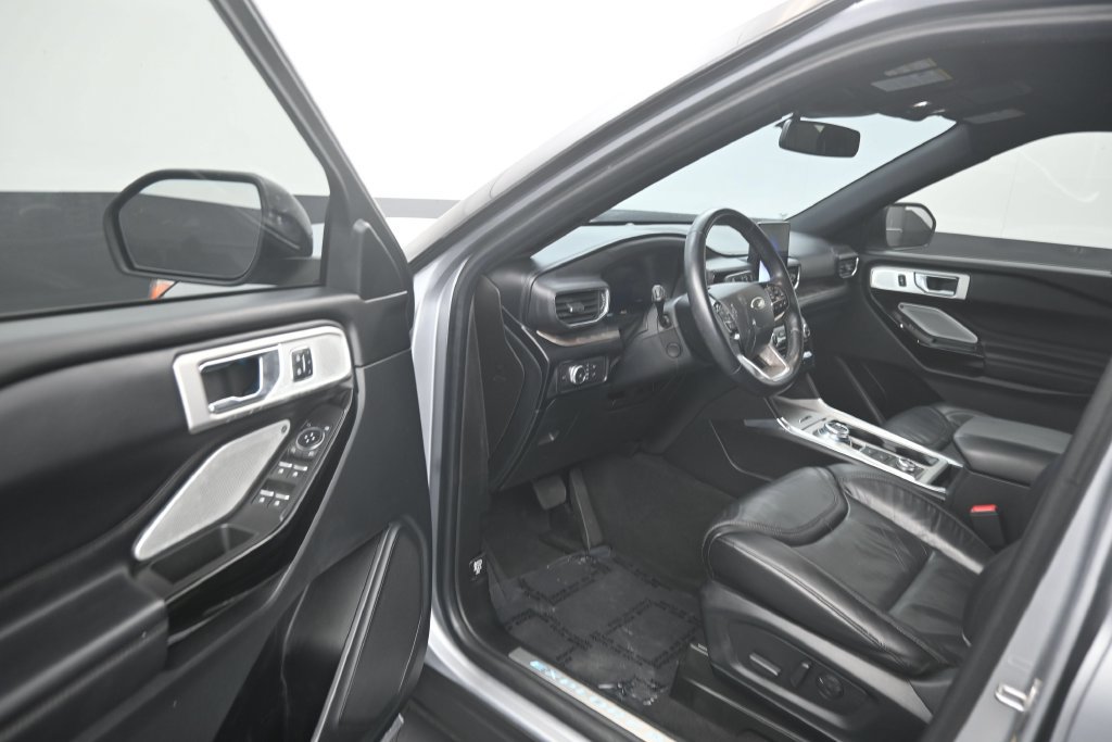 Used 2022 Ford Explorer Platinum w/ Equipment Group 601A AWD/4WD image 10
