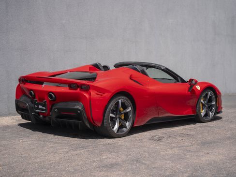 Used 2022 Ferrari SF90 Spider AWD/4WD image 5