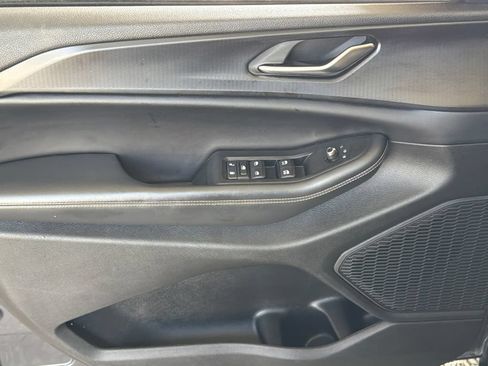 Used 2023 Jeep Grand Cherokee Altitude RWD image 3