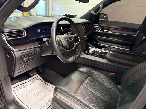 Used 2024 Jeep Grand Wagoneer Series III w/ HD Trailer Tow Package AWD/4WD image 5