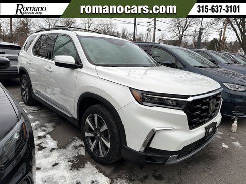 Used 2023 Honda Pilot Touring image 1