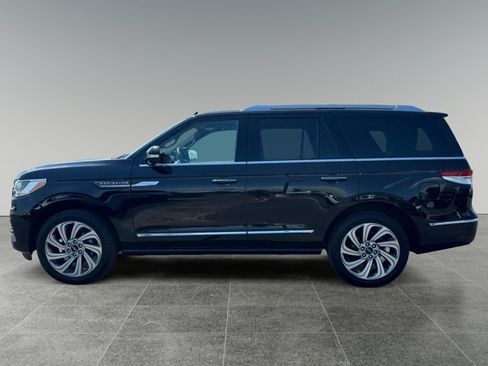 Certified 2023 Lincoln Navigator Reserve AWD/4WD image 3