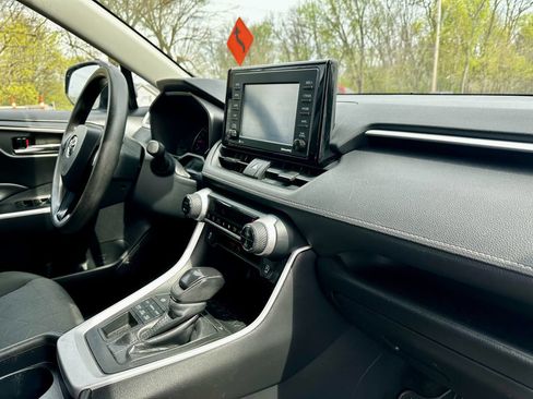 Used 2020 Toyota RAV4 XLE AWD/4WD image 17