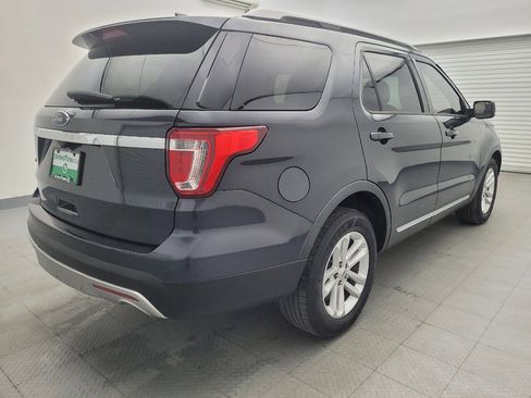 Used 2017 Ford Explorer XLT image 9