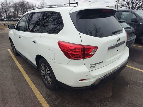 Used 2019 Nissan Pathfinder SV image 4