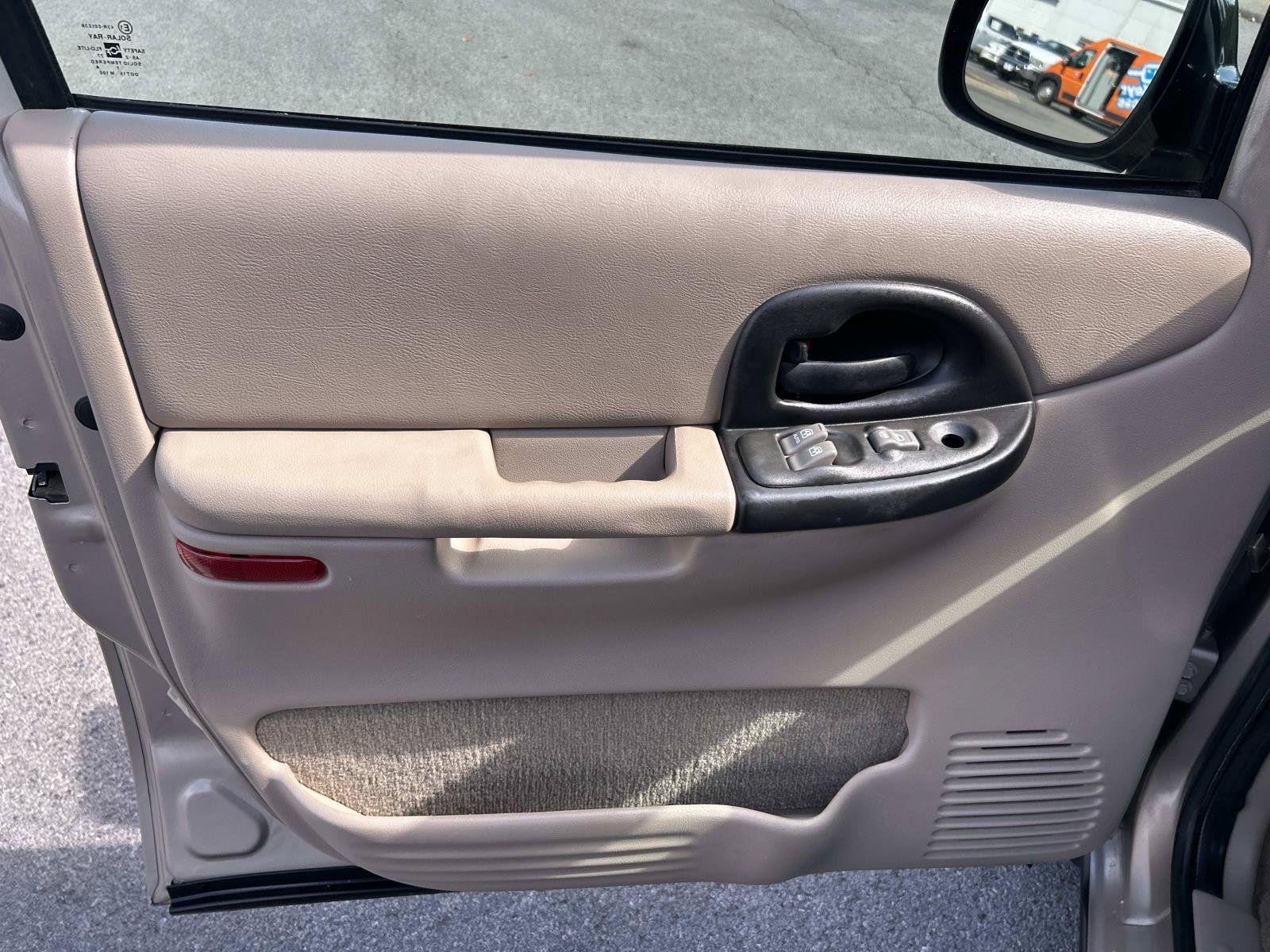Used 2003 Pontiac Montana Extended FWD image 27