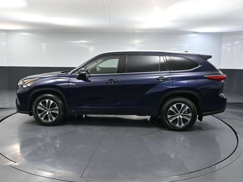 Used 2022 Toyota Highlander XLE AWD/4WD image 9