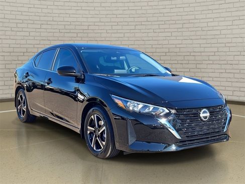 Used 2025 Nissan Sentra SV image 3