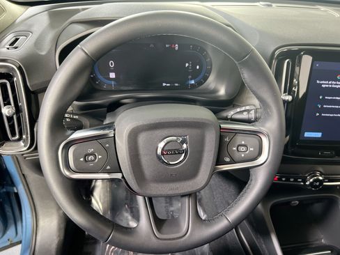 Used 2023 Volvo XC40 B5 Core w/ Convenience Package AWD/4WD image 11