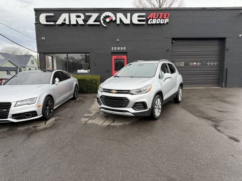 Used 2017 Chevrolet Trax LT w/ LT Convenience Package AWD/4WD image 1