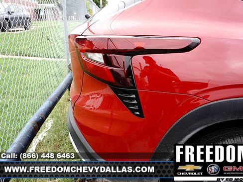 Used 2026 Chevrolet Trax LT FWD image 8