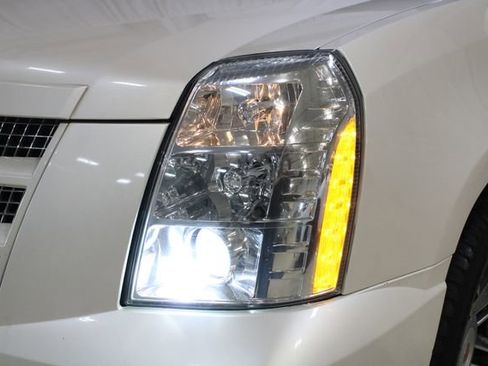 Used 2013 Cadillac Escalade Premium AWD/4WD image 32