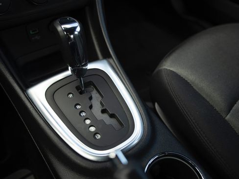Used 2014 Dodge Avenger SE w/ Rallye Appearance Group FWD image 11