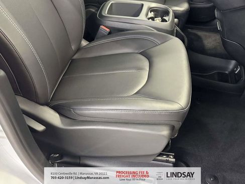 New 2026 Chrysler Pacifica Select w/ S Appearance Package image 12