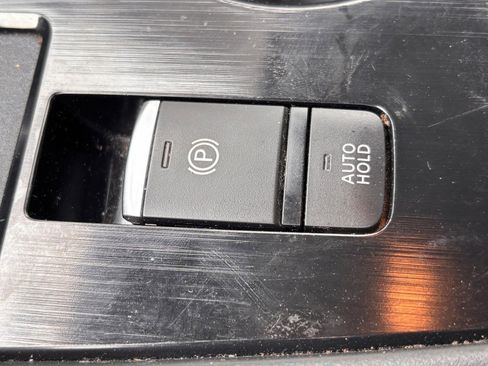 Used 2023 Nissan Rogue S FWD image 32