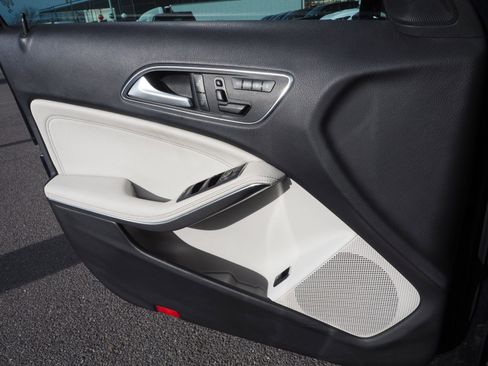 Used 2017 Mercedes-Benz GLA 250 4MATIC image 13