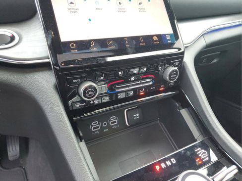 Used 2023 Jeep Grand Cherokee Overland w/ Advanced Protech Group III AWD/4WD image 18