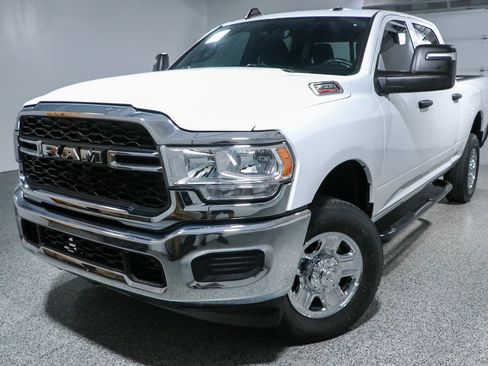 Used 2024 RAM 2500 Tradesman w/ Chrome Appearance Group AWD/4WD image 32