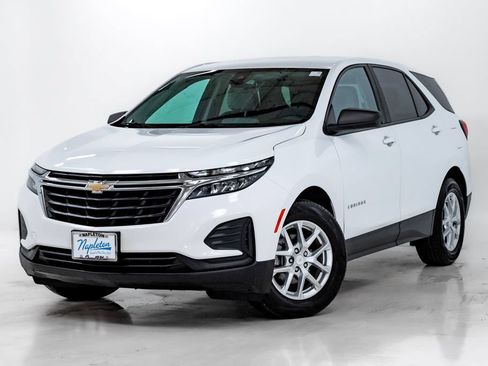 Used 2022 Chevrolet Equinox LS w/ LS Convenience Package FWD image 1