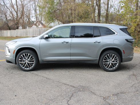 New 2026 Buick Enclave Avenir w/ Super Cruise Package image 4