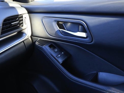 Used 2024 Nissan Rogue SV image 24