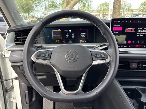 Certified 2025 Volkswagen Tiguan SE image 24