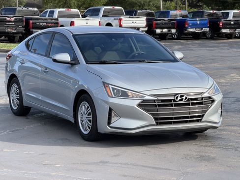 Used 2020 Hyundai Elantra SE w/ Cargo Package (C1) FWD image 3