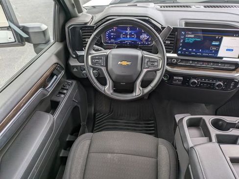 Used 2025 Chevrolet Silverado 2500 LT w/ Convenience Package image 16