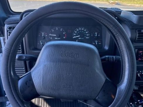 Used 1999 Jeep Wrangler SE image 31