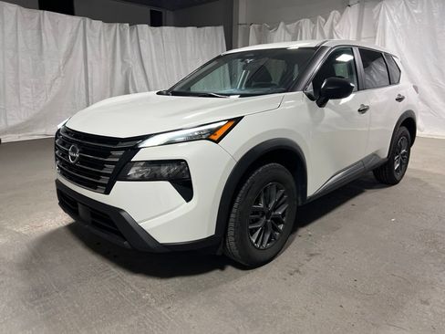 Used 2024 Nissan Rogue S FWD image 3