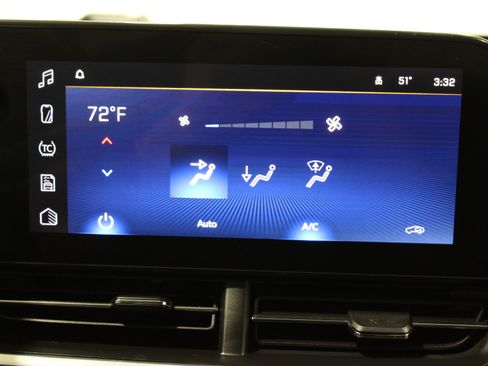 Used 2025 Chevrolet Trax ACTIV w/ Driver Confidence Package image 16