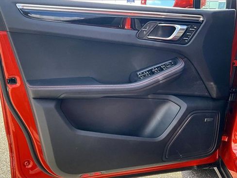 Used 2024 Porsche Macan image 17