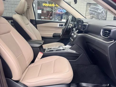 Used 2020 Ford Explorer XLT w/ Equipment Group 202A RWD image 31