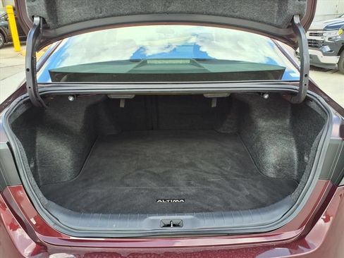 Used 2024 Nissan Altima 2.5 SV FWD image 15