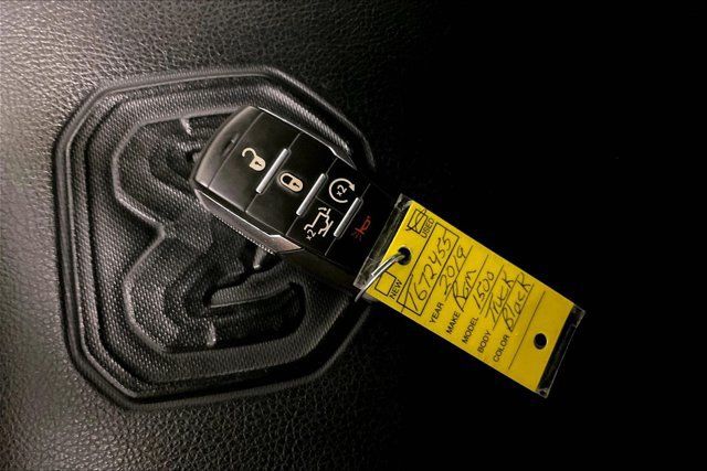 Used 2019 RAM 1500 Laramie AWD/4WD image 11