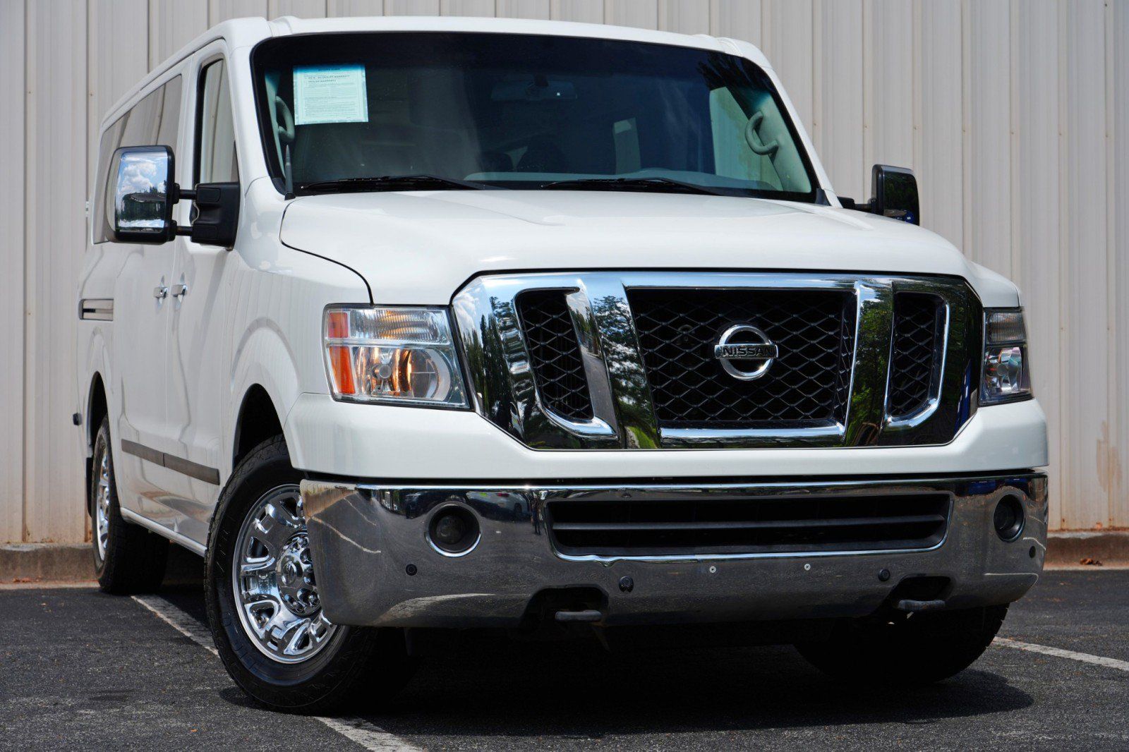 Used 2018 Nissan NV 3500 SL RWD image 2