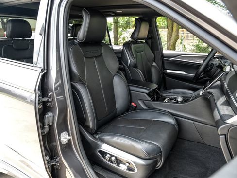 Used 2022 Jeep Grand Cherokee Overland w/ Luxury Tech Group IV RWD image 45