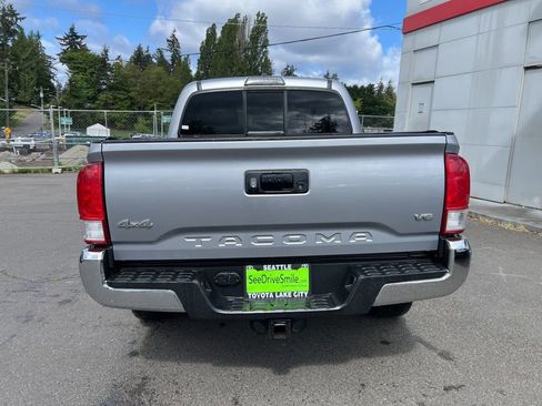Used 2016 Toyota Tacoma SR5 w/ SR5 Appearance Package (SN) AWD/4WD image 5