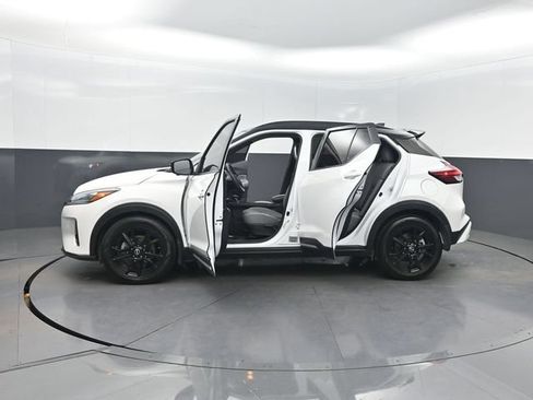 Used 2023 Nissan Kicks SR w/ SR Premium Package FWD image 42