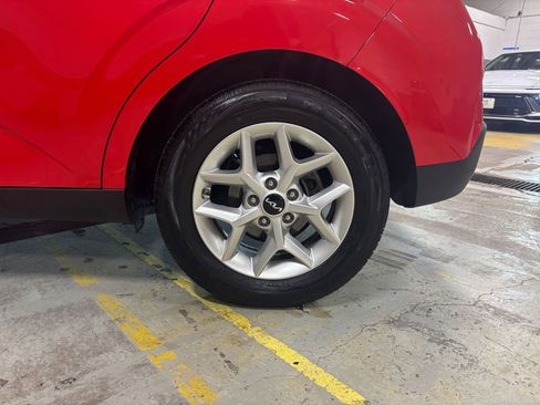 Used 2025 Kia Soul LX w/ LX Technology Package image 28