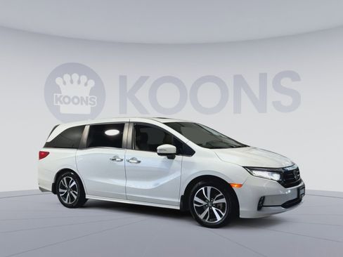 Used 2021 Honda Odyssey Touring image 2