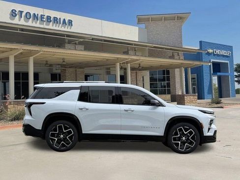 New 2026 Chevrolet Traverse High Country FWD image 3