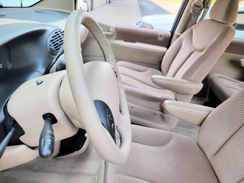 Used 1996 Dodge Grand Caravan LE FWD image 6