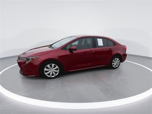 Used 2022 Toyota Corolla LE image 5